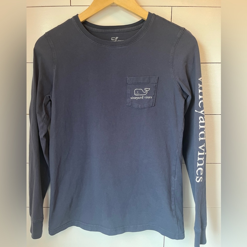 Women’s long sleeve Vineyard Vines tee shirt.